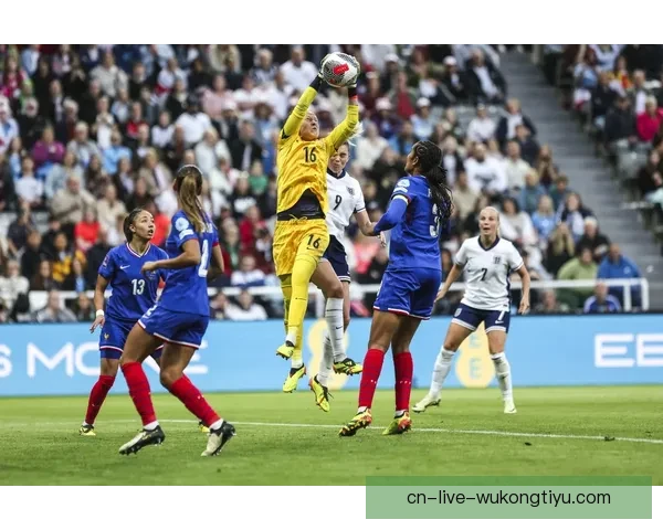 聚焦足球奥运女足直播精彩对决见证巅峰荣耀之夜全球球迷热情沸腾